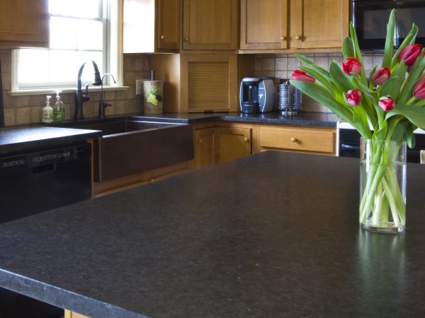 black quartz kitchen island