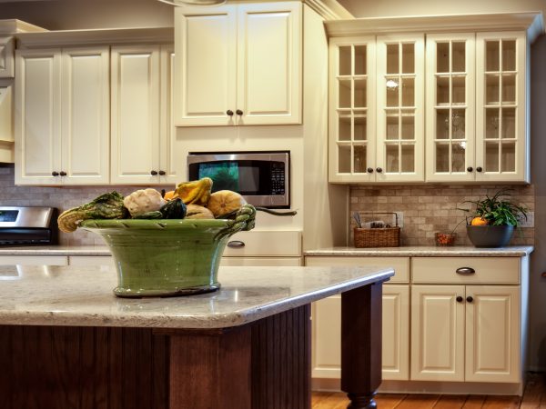 white kitchen cabinets with tile backsplash