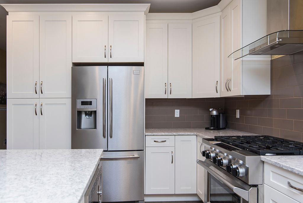 Modern all white kitchen cabinets 