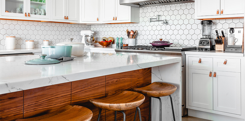 Hexagon tile backsplash in white kitchen 