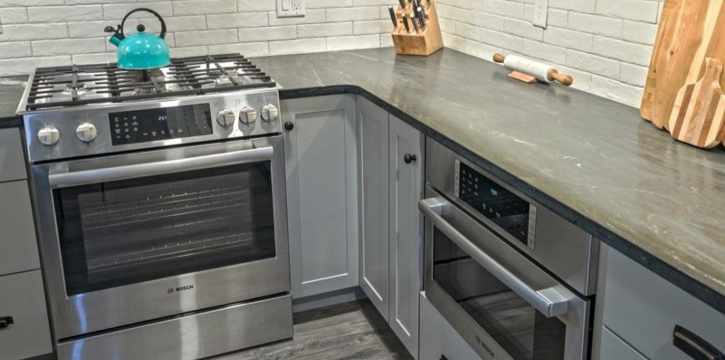 Gray countertops with granite lines