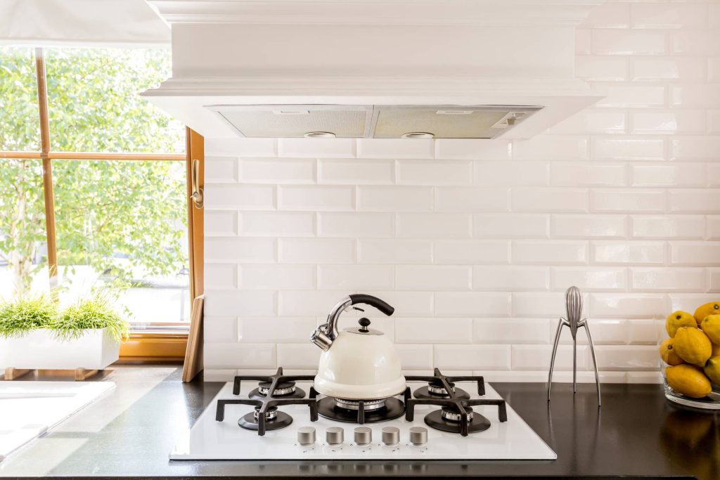 white kitchen backsplash 
